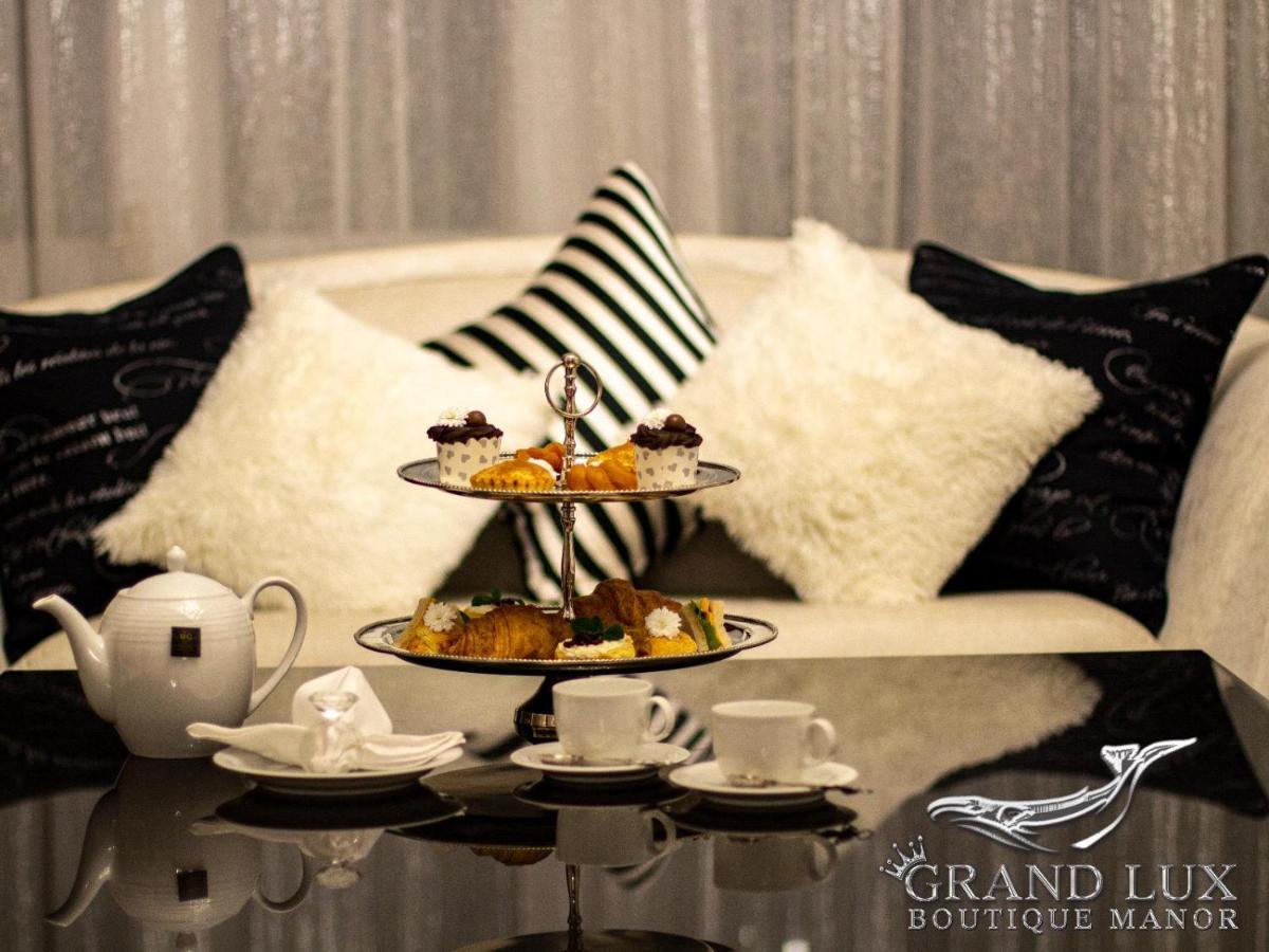 Отель Grand Lux Boutique Manor Херманус Экстерьер фото
