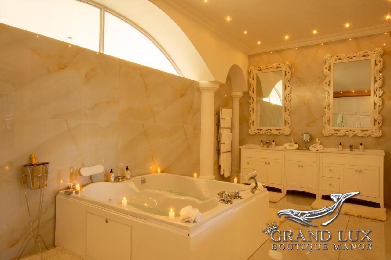 Отель Grand Lux Boutique Manor Херманус Экстерьер фото